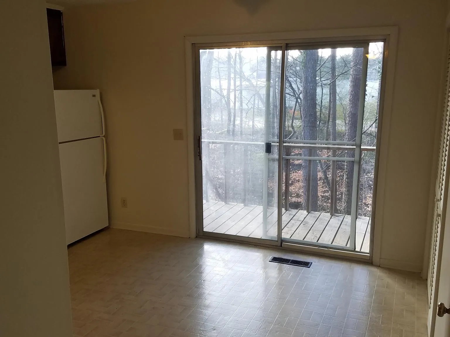 2 bed, 1.5 bath, 1200 sqft, $1,350 — Photo 3