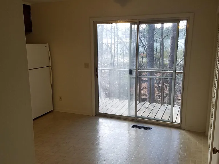 215 Harbor Dr — Photo 4