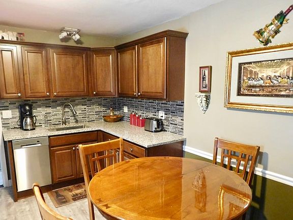 3rd image of 1801 S Knox Ct
