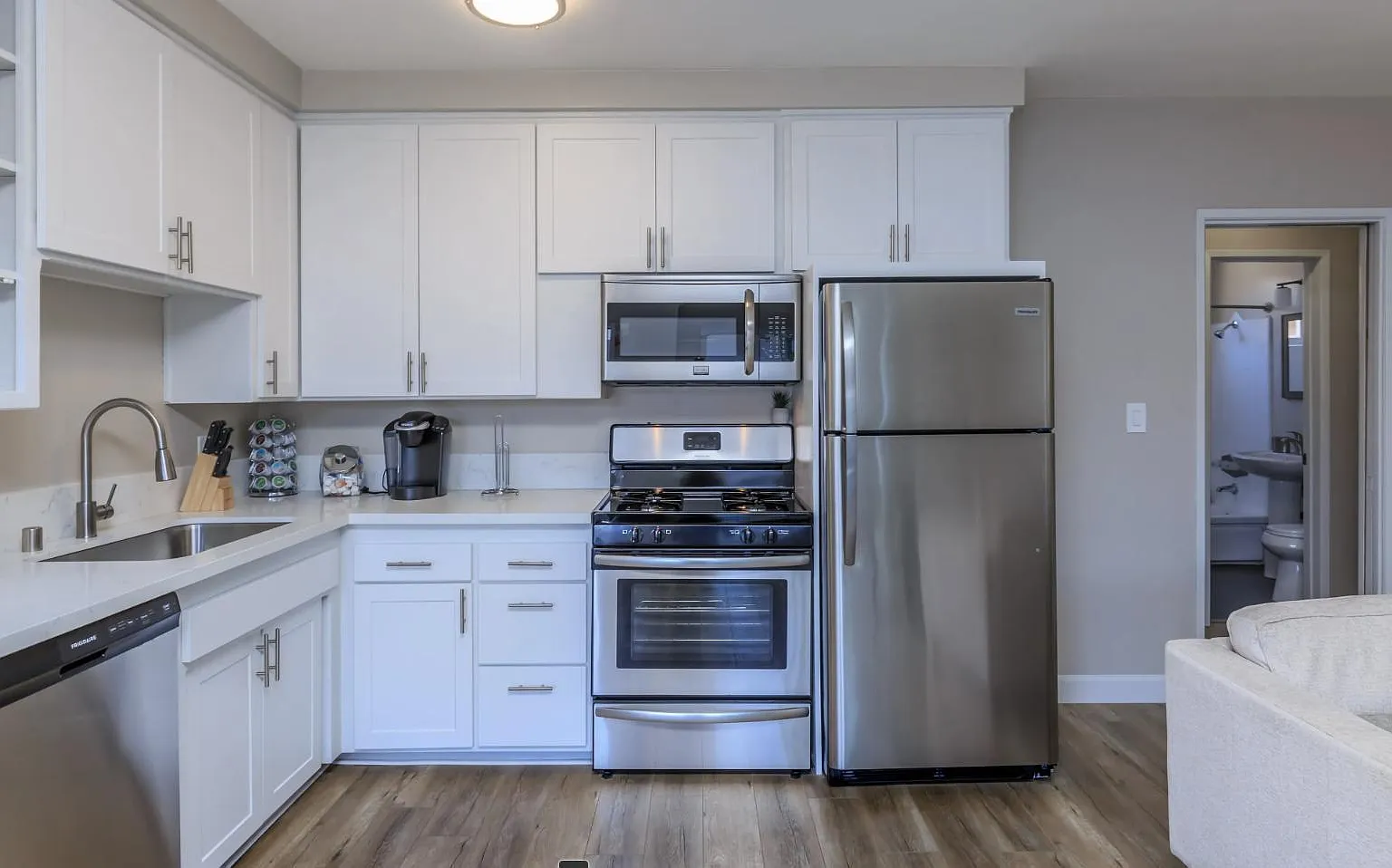 1 bed, 700 sqft, $2,195 — Photo 2
