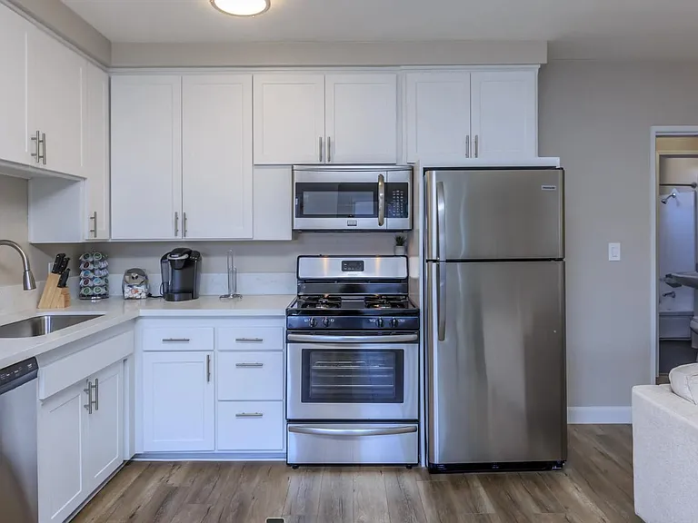 1123 E Elk Ave #3 — Photo 2