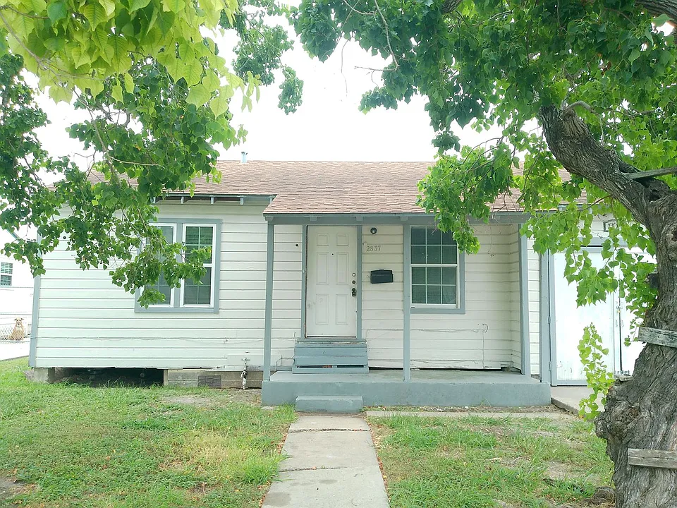 2837 Sarita St