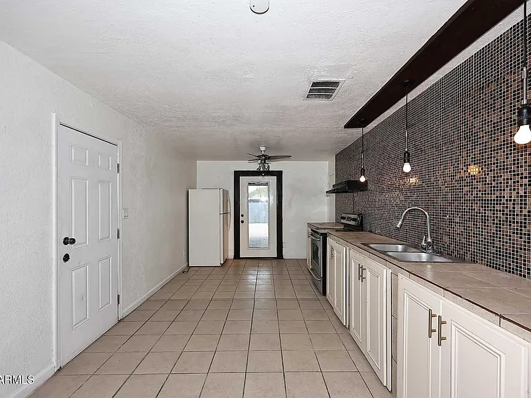 8806 N 30th Ave — Photo 13
