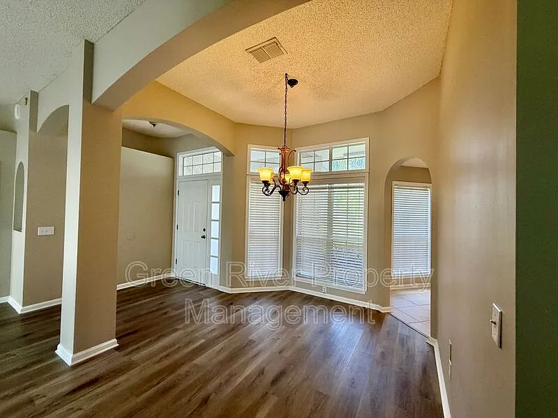4 bed, 2.0 bath, 1898 sqft, $2,450 — Photo 4
