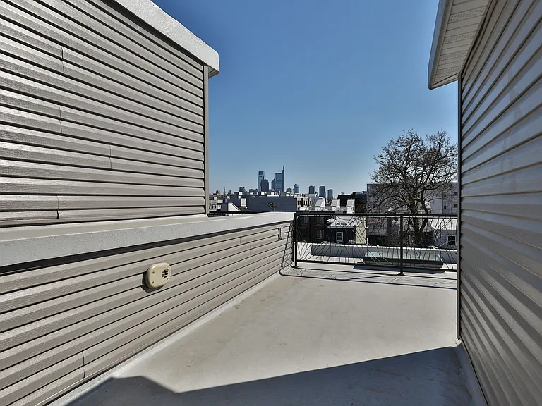 2541 Turner St — Photo 31