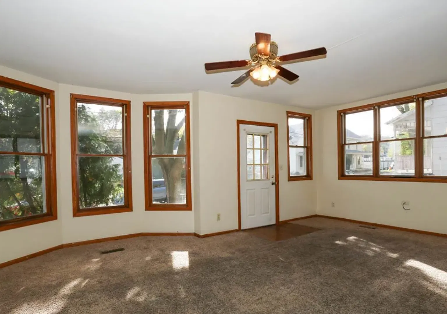 Four bedrooms, 1.5 baths Single Family House for Rent! — Photo 1