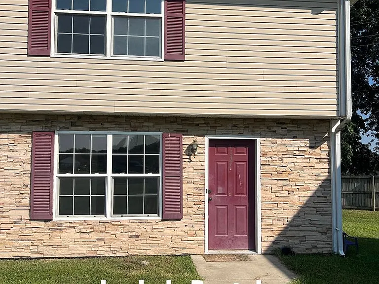 1137 Glenridge St — Photo 1