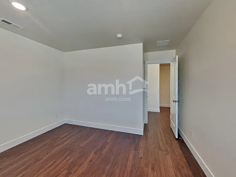 1546 N Alderleaf Ave — Photo 21