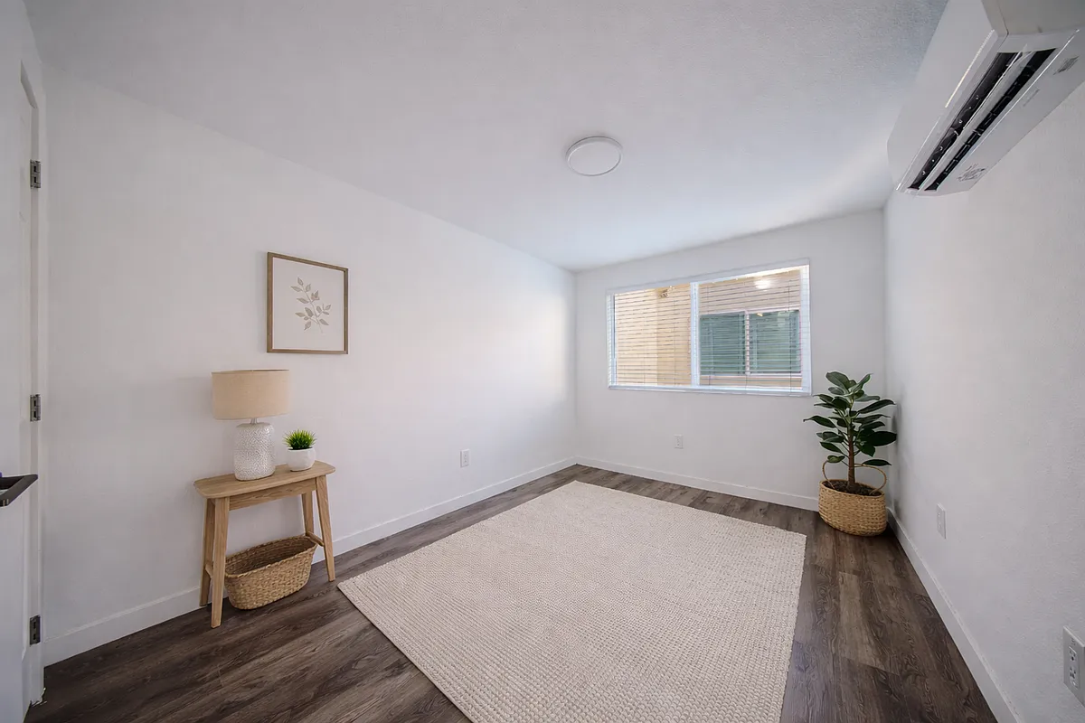 Building Photo - 12914 Doty Ave