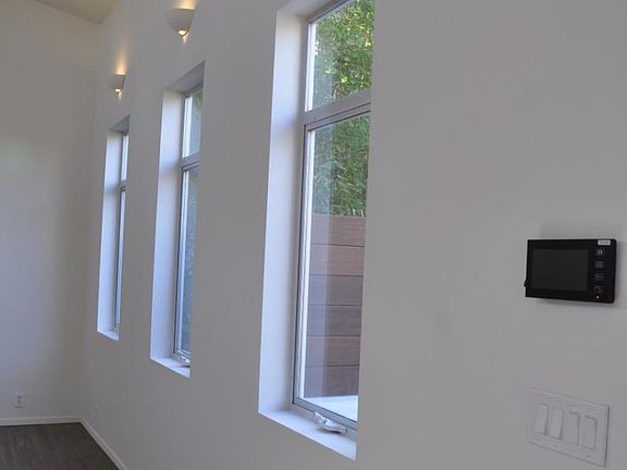 2nd image of 624 1/2 Santa Clara Ave