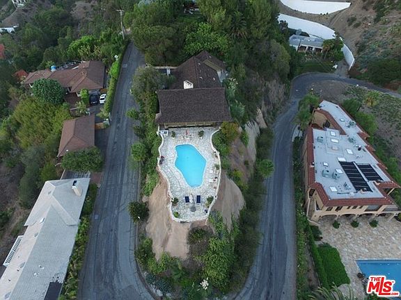 3rd image of 1326 Beverly Estate Dr