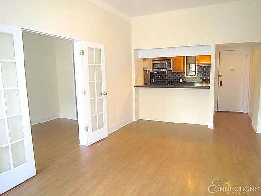 Rented by City Connections Realty | media 15