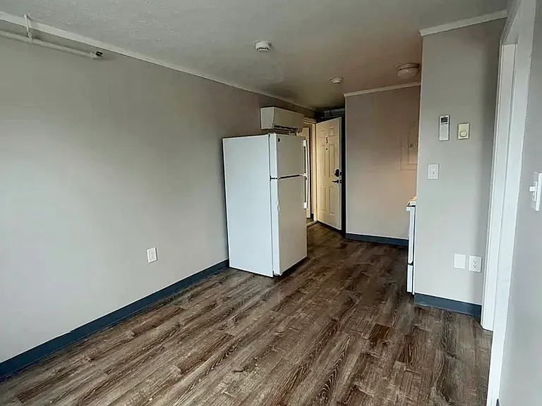 49 Harbor Ave #5 — Photo 5