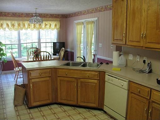 5th image of 122 Sweet William Ct