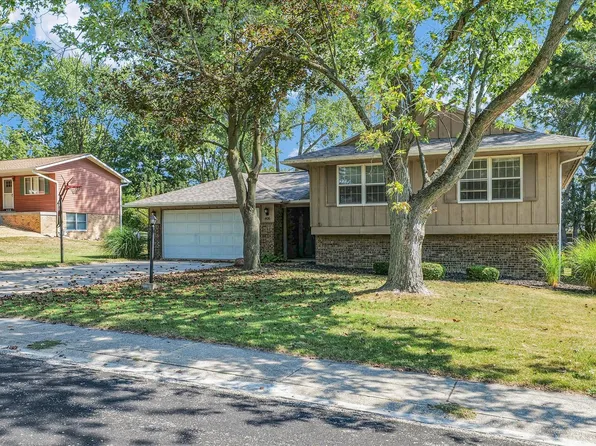 406 Dorchester Dr, Mahomet, IL 61853