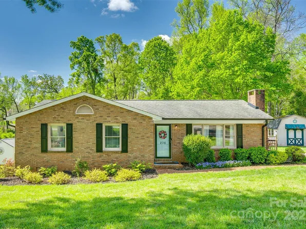 236 Greendale Dr, Mount Holly, NC 28120