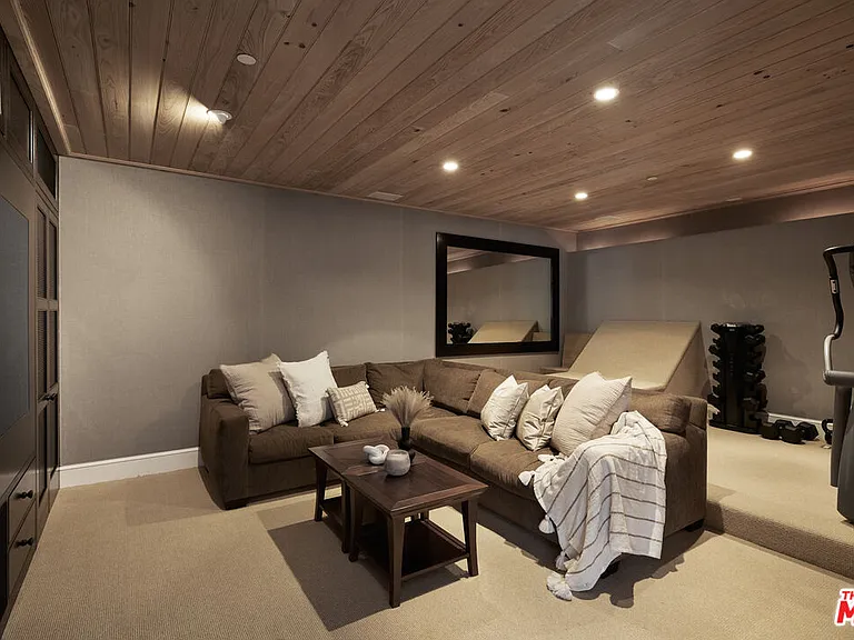 31 Bay Dr — Photo 36