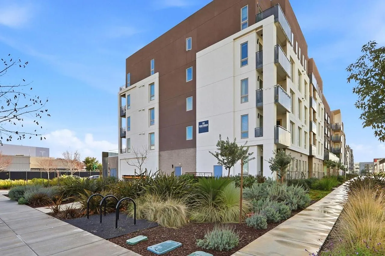 1 bed, 770 sqft, $3,500 — Photo 1
