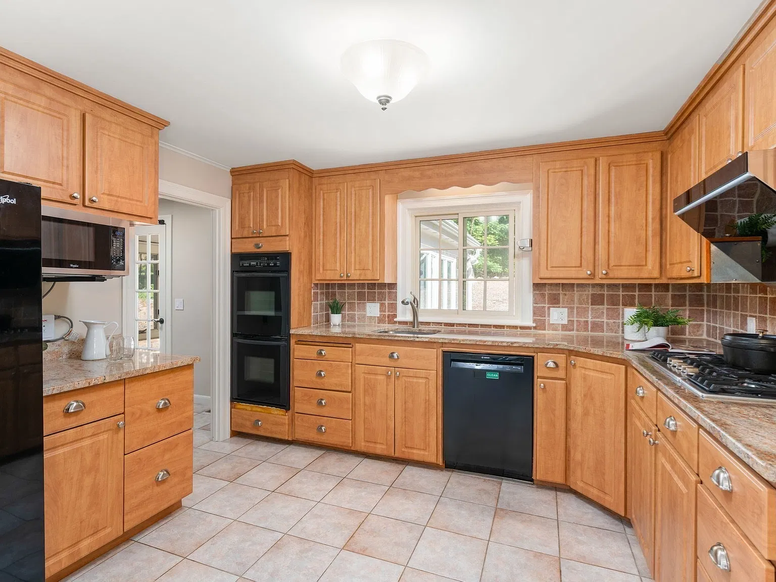 3 bed, 2041 sqft, $6,500 — Photo 3