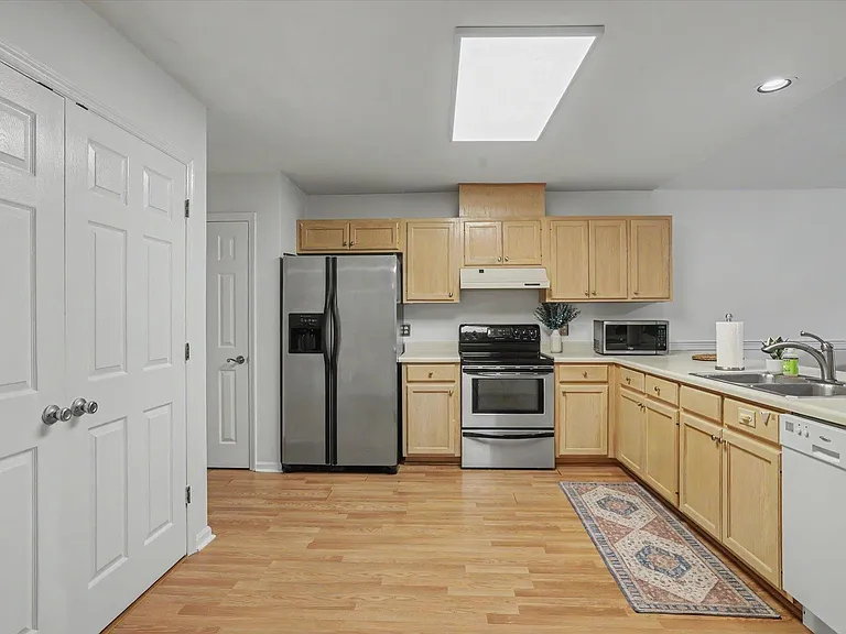 2576 Yarmouth Ln — Photo 11