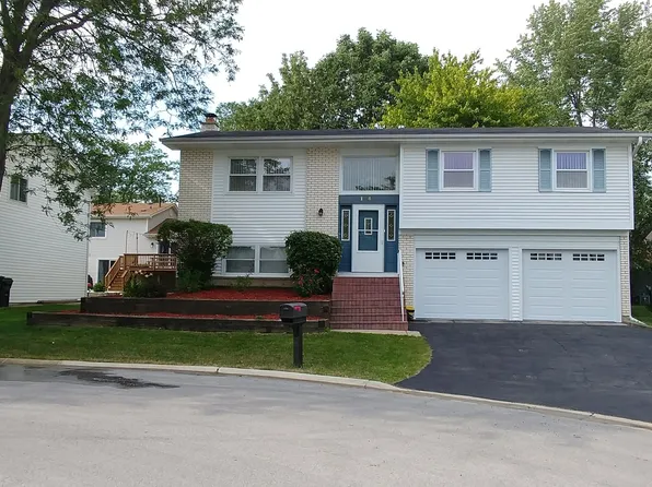 1440 Sturbridge Ct, Hoffman Estates, IL 60192