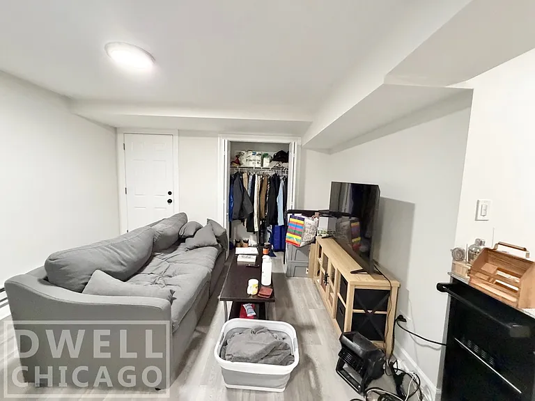 723 W Roscoe St #NG — Photo 3