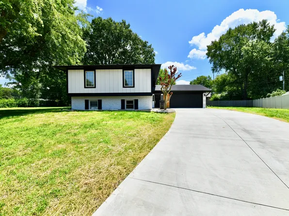 50 Idleway Ct, Greenwood, IN 46142