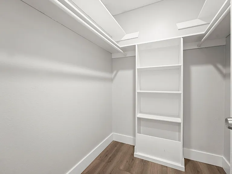 6410 Chimney Creek Cir #B — Photo 18
