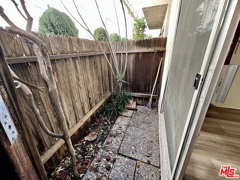 1261 Granville Ave #4 — Photo 25