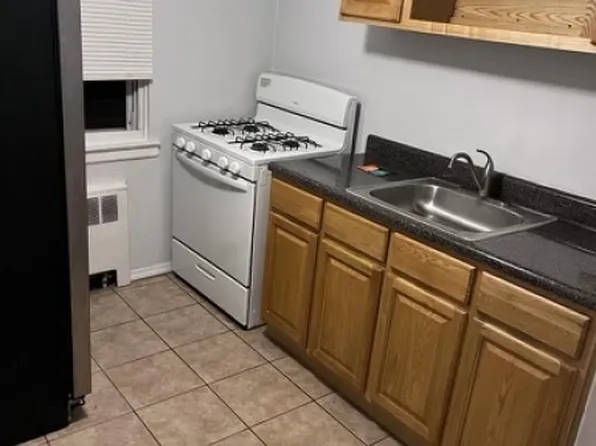 32B Carolyn Ter #32B, Roselle Boro, NJ 07203