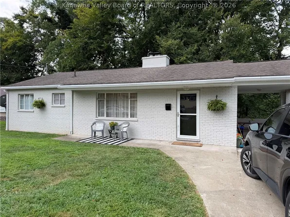 1151 Summit Dr, Saint Albans, WV 25177