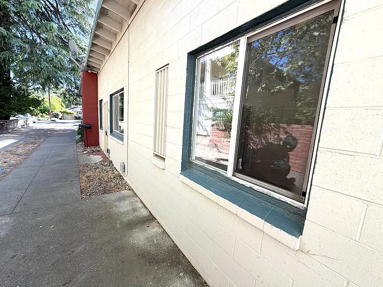 523 D St — Photo 28