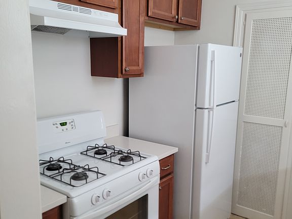3rd image of 4460 Illinois St