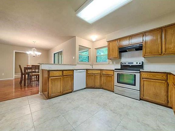 3rd image of 10 Shepton Ln