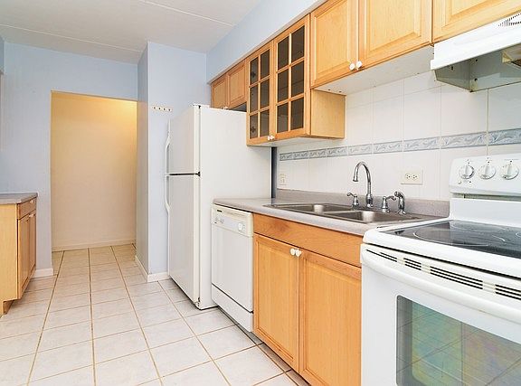 4th image of 500 Dogwood Ln #303