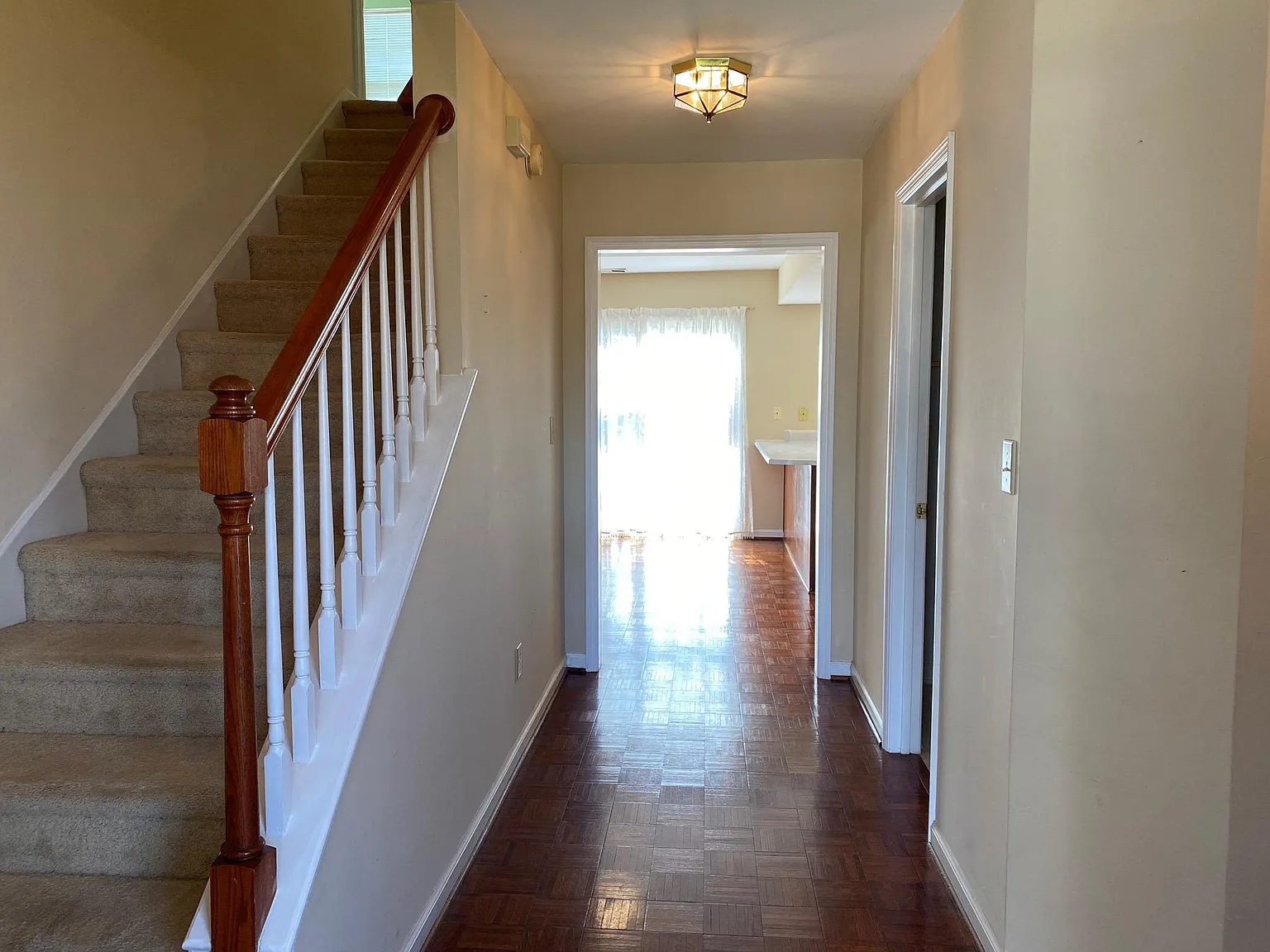 4 bed, 2.5 bath, 2128 sqft, $2,400 — Photo 2