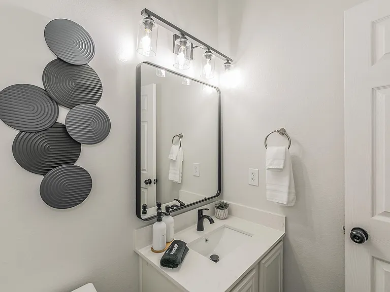 7017 Chateau Dr — Photo 13