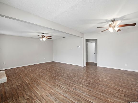 3rd image of 305 TOEPPERWEIN RD