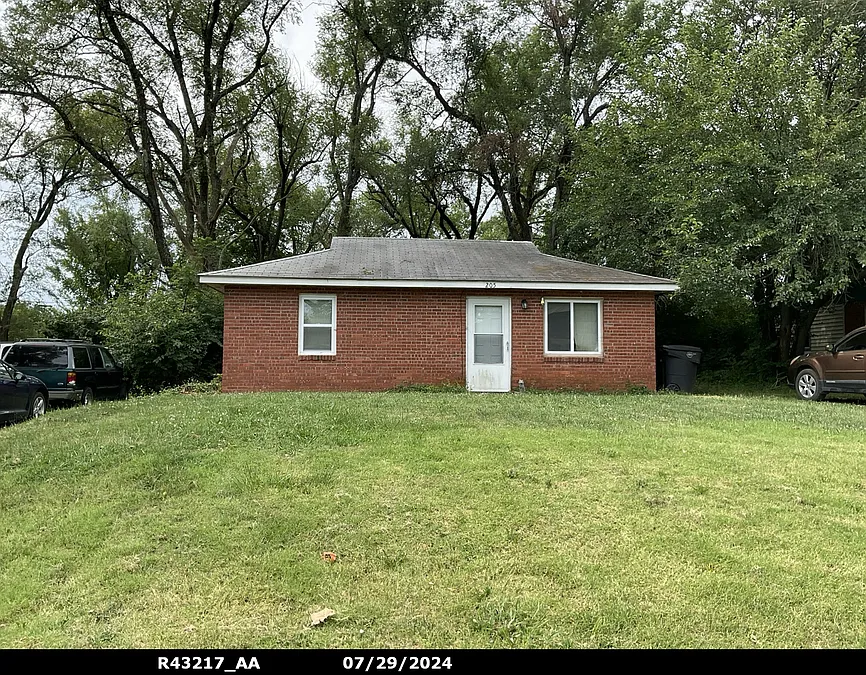 205 SW Sanneman Dr