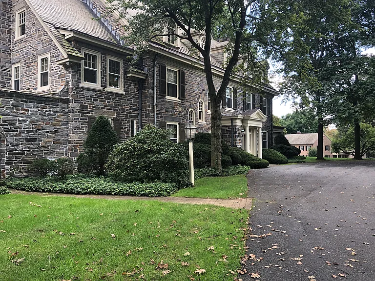 607 S Trent Ave — Photo 2