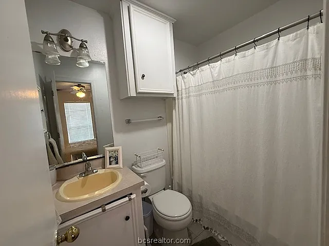903 Azalea Ct #A — Photo 11