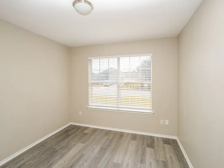 411 Saul St — Photo 11