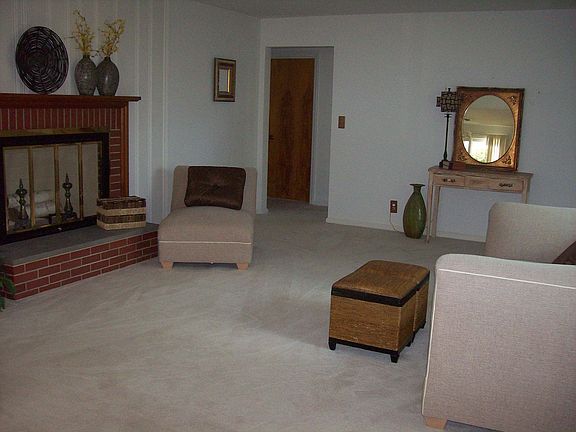 2nd image of 225 Castle Dr