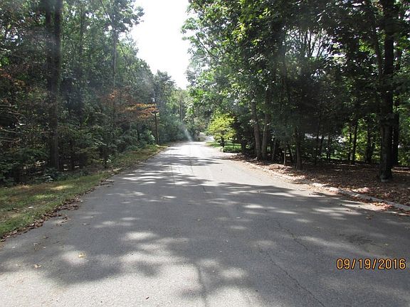 4th image of 835 Twin Coves Dr