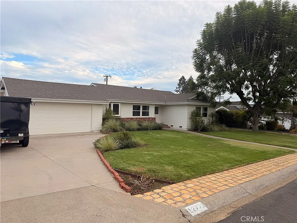 3 bed, 2121 sqft, $6,000 — Photo 1