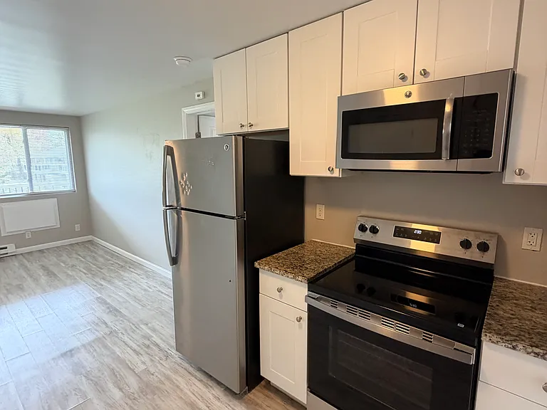 129 Cosey Beach Ave #B2 — Photo 6