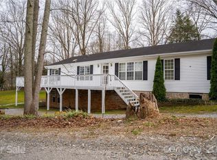10 Lake Forest Ln, Hendersonville, NC 28739