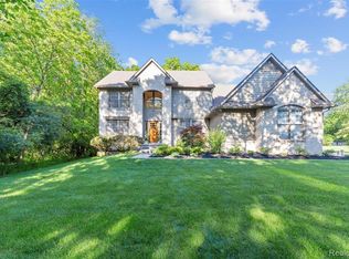 2831 Water Oaks Dr, West Bloomfield, MI 48324