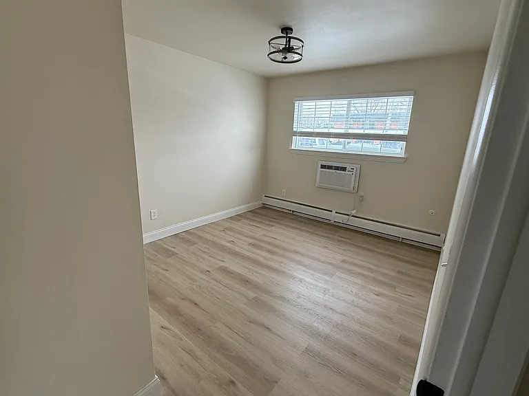 2425 Torquay Ave #101 — Photo 5