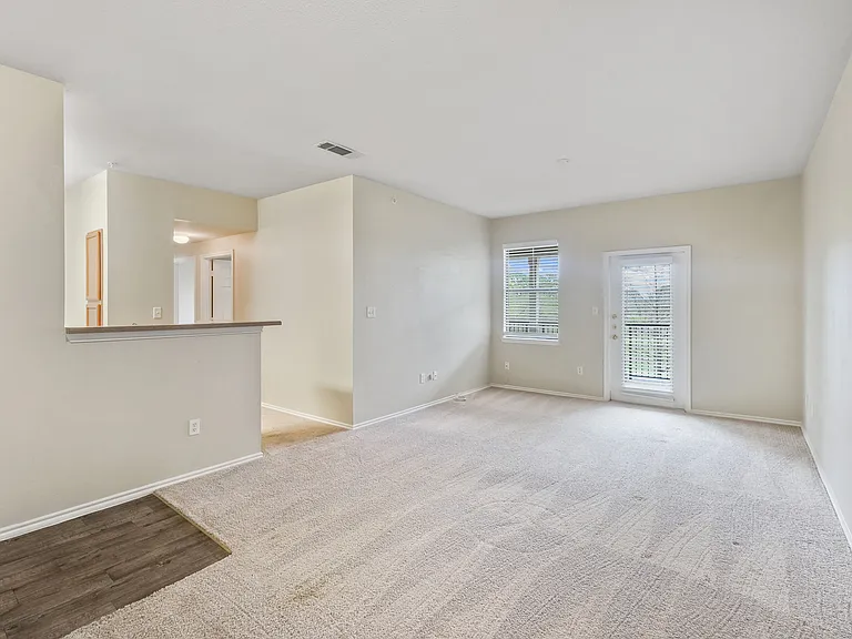 Sequoia Park Apartments — Photo 10